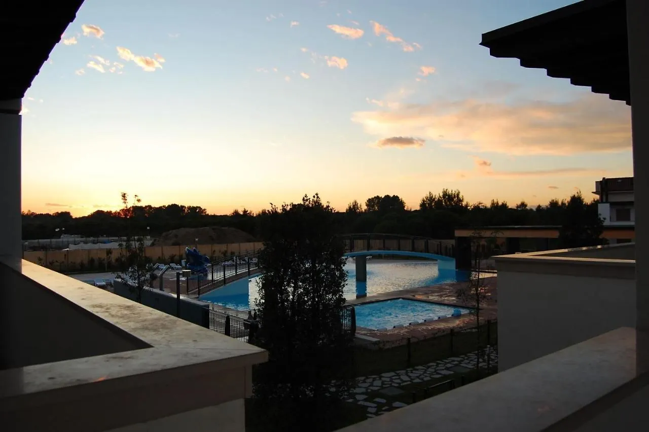 Great One Bedroom Accommodation Close To The Sea Bibione 0*,  İtalya